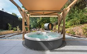 Aphrodites Group - Luxury Hot Tub Suites In Central Lake District!